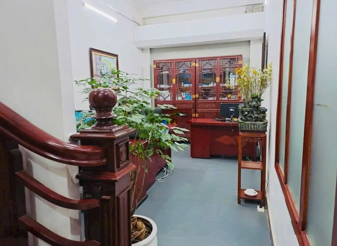 Biệt thự mặt phố 168m nhìn dải cây xanh. Khu BT8 hoàn thiện rất đẹp, cần bán nhanh