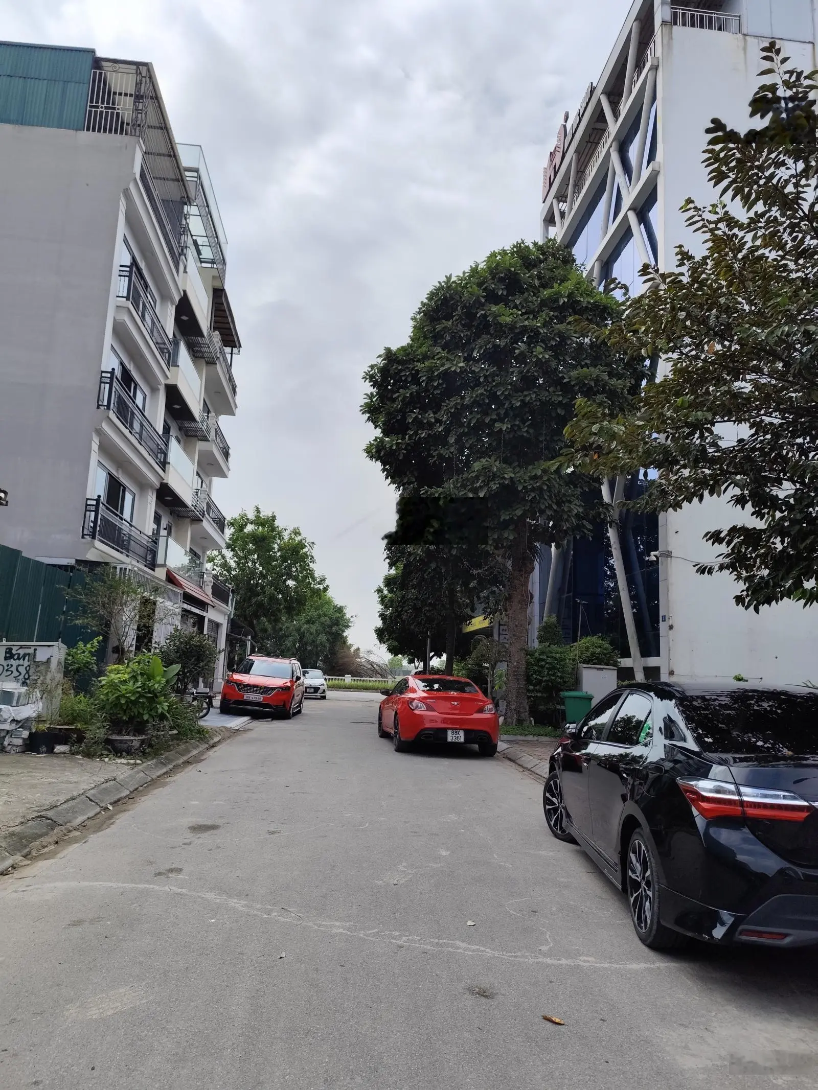 Bán nhà Biệt thự 5 tầng mặt phố phúc lợi 90m , mt 6m , phân lô vỉa hè rộng 5m , kinh doanh .