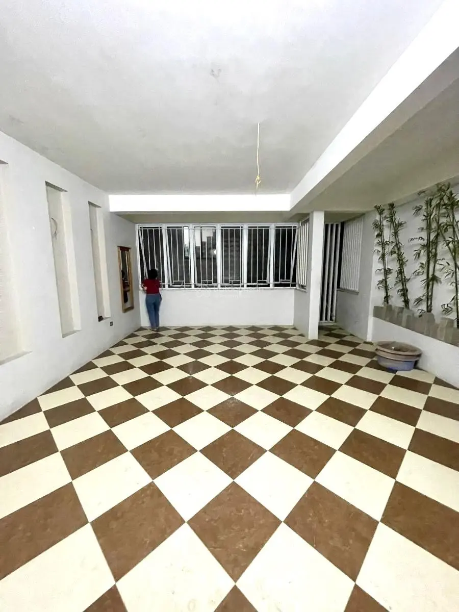 Nhà đẹp Vũ Ngọc Phan, ngõ thông ba gác, dân xây chắc chắn, vừa ở vừa cho thuê, 100m*6T