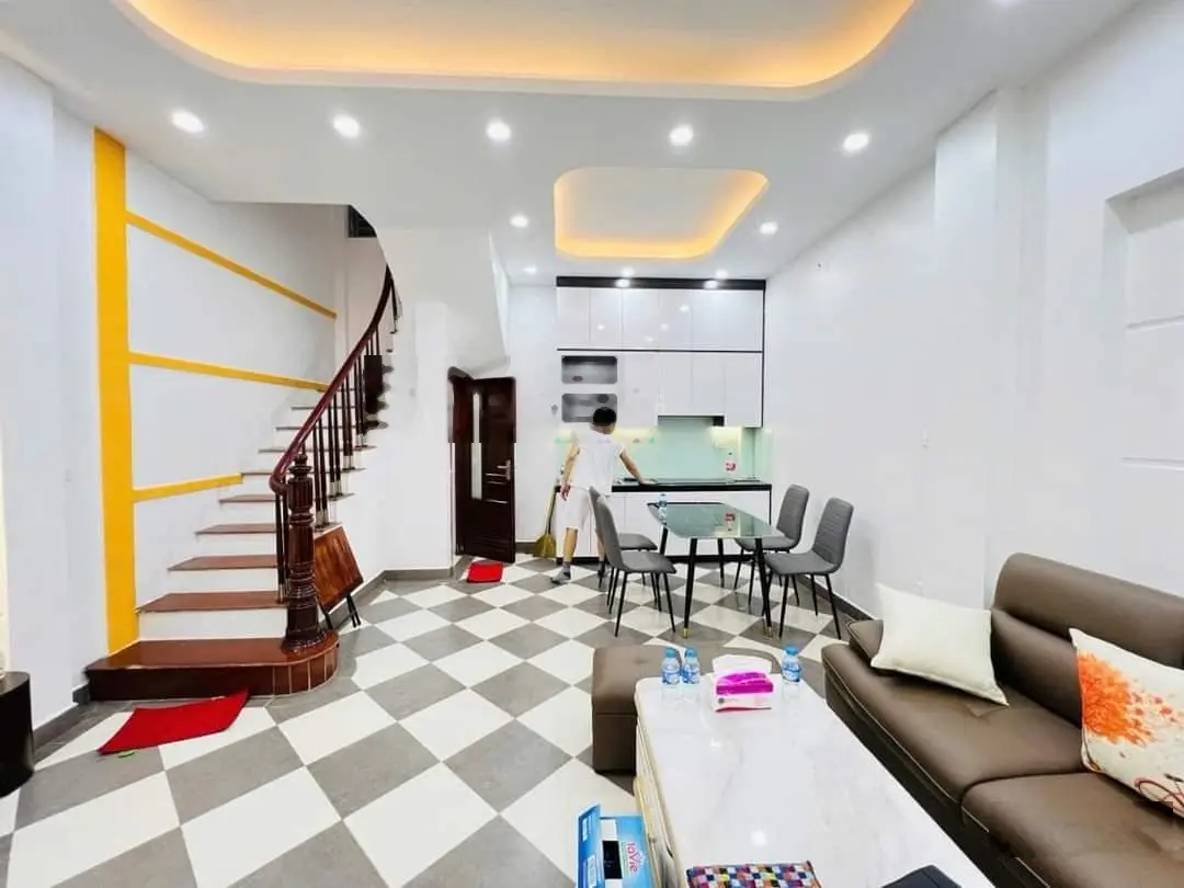 Bán nhà ngõ 79 Cầu Giấy, MT 5M, tặng nội thất, giá 7 Tỷ 250 Triệu
