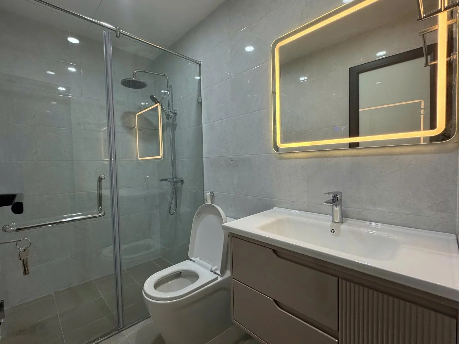 Cần bán căn hộ CT1-2 MỄ TRÌ HẠ dt86m (3N2W) Giá 5,5 tỷ Sẵn sổ, Nội thất full Lh 0948 886 ***