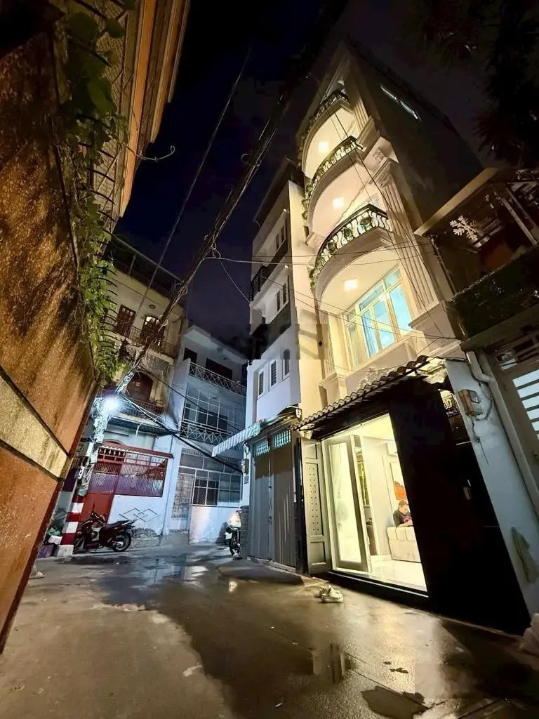 Nhà mới đẹp - HXH - sát MT Phan Xích Long - sổ mới đẹp vuông vức
