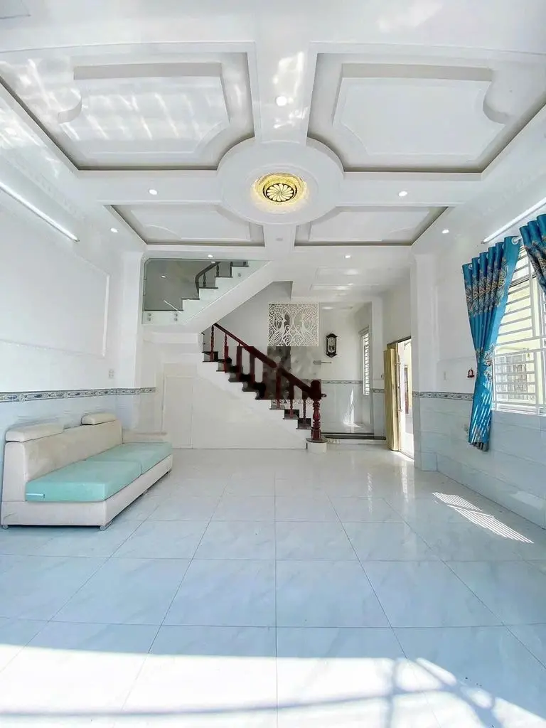 Bán nhà gốc 1 trệt 2 lầu hẻm 6m hẻm 115 cách mạng tháng 8