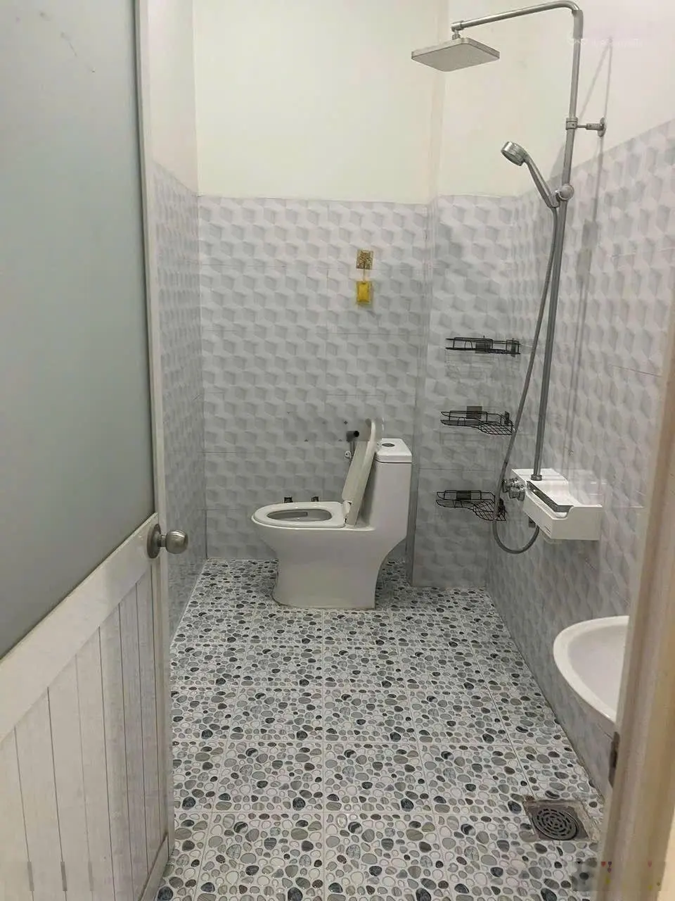 Nhà mặt tiền Đông Minh, 6x20m, 6.3 tỷ, ngay BigC Go, TTHC Dĩ An, Hiếm có, kinh doanh tốt, đường 16m