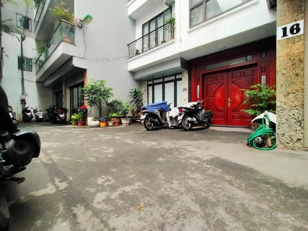 Bán nhanh căn nhà Bồ Đề ô tô đỗ cửa, dân xây