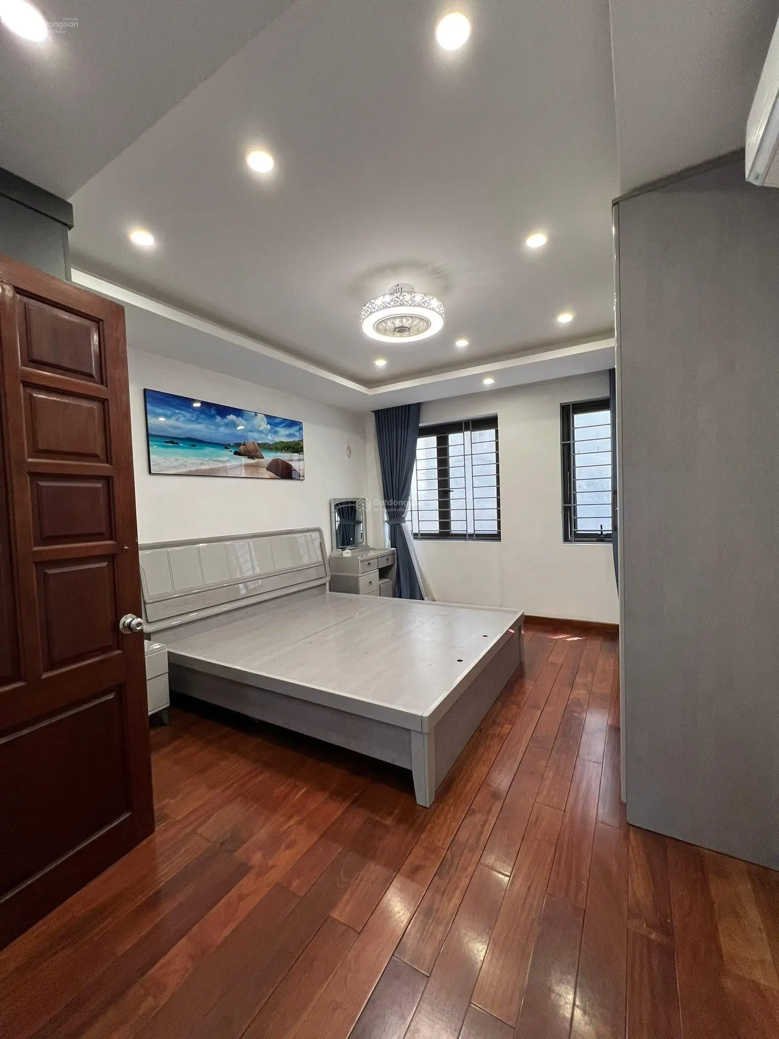 Bán Nhà Dịch Vọng Hậu Cầu Giấy 37m-Mt4m - Ngõ Thông Kinh Doanh ,Trước Nhà 3m5- Căn Góc Ở Ngay