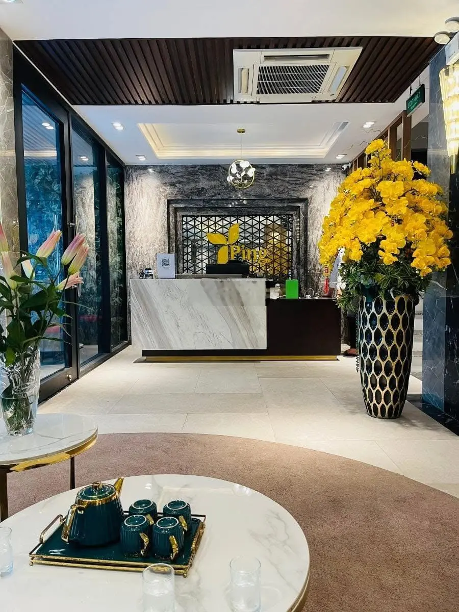 Trần Thái Tông-Cầu Giấy-Diện tích 127m*7tầng,mt 8.1m, ô tô tránh, doanh thu dòng tiền 2tỷ/ năm