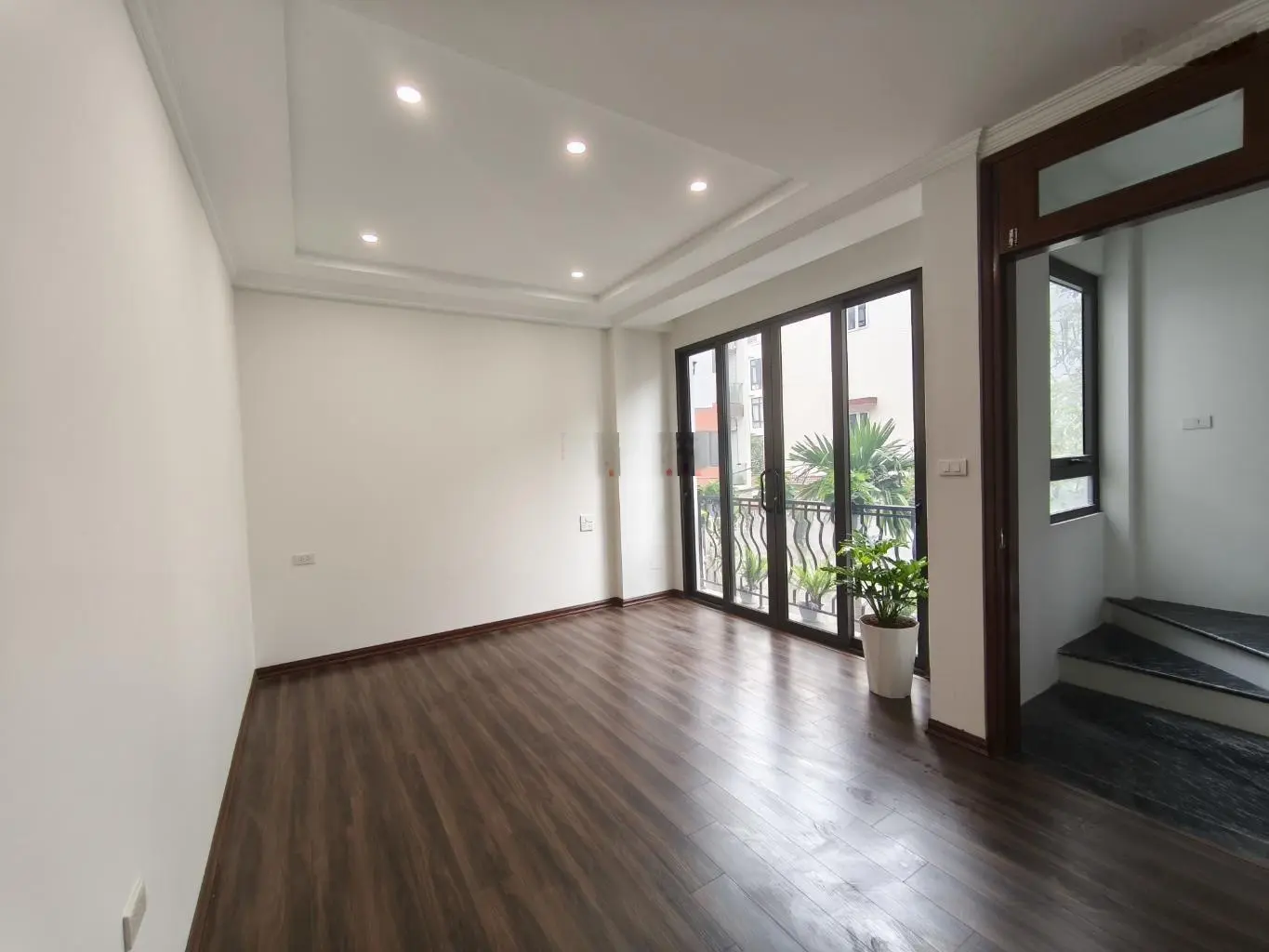 Bán nhà Sài Đồng - 6 tầng 4ngủ -có saan cổng riêng - thoáng trước sau. 20m ra hồ Sài Đồng