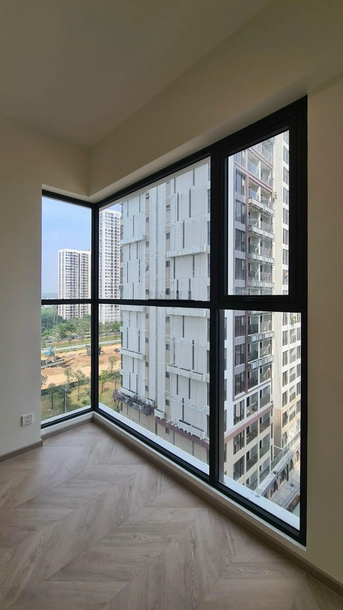 Flash Sale mua nhà giá tốt, lời ngay 700tr, view trực diện hồ bơi, ko chắn view