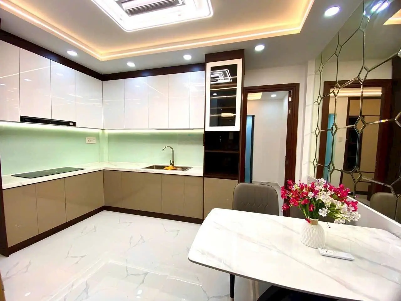 Cần bán nhà hàng hiếm tại chợ Hòa Hưng Q10, Giá tốt 3tỷ 550