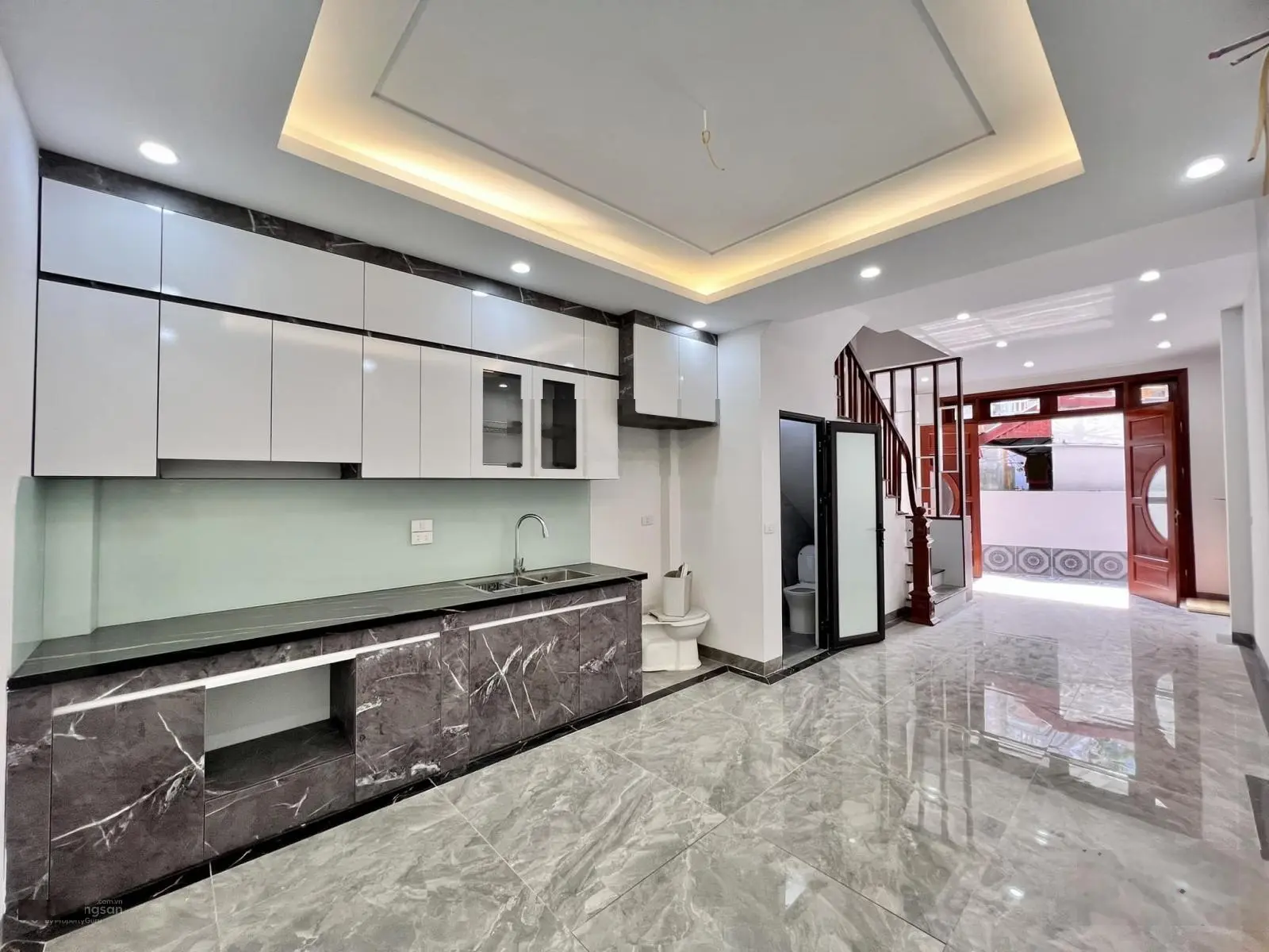 Bán nhà 5 tầng Ngô Quyền Hà Đông nhà mới, ô tô đỗ cổng, giá chỉ 7.99 tỷ