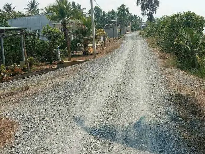 Đất vườn mặt tiền kênh nhỏ trên đất đã có nhà cấp 4 đẹp 2000m2 chỉ 1tỷ550
