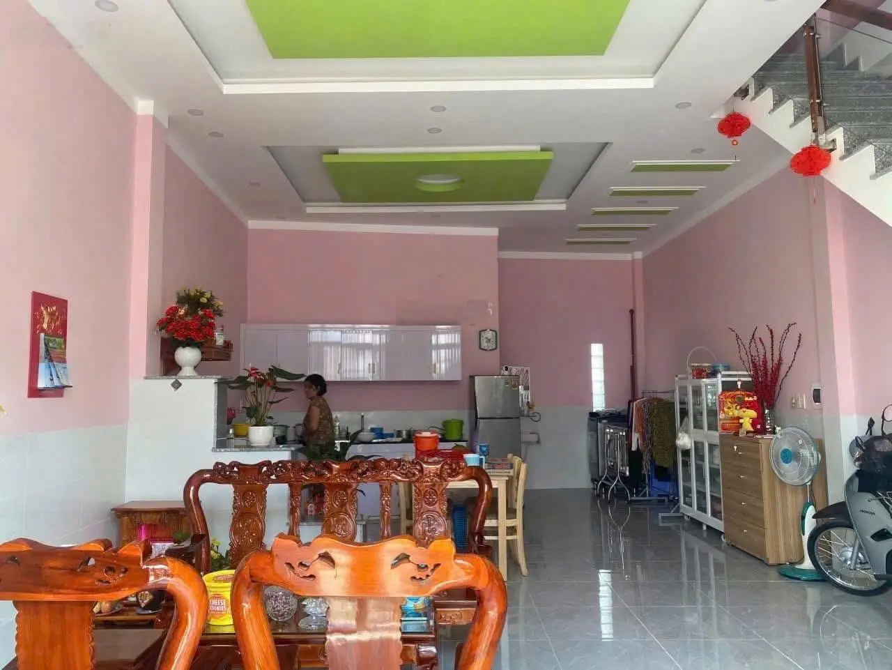 Bán nhà 1 trệt 1 lầu (DT: 65m2) sổ riêng thổ cư 100% đường oto. Ngay UBND Tân Vạn. Giá chỉ 2,550 tỷ