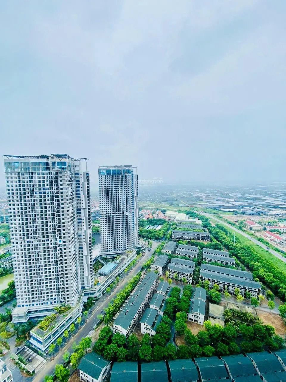 Bán căn Sol Forest Ecopark, 1 ngủ 45m² - đủ đồ, hướng Nam mát mẻ, giá 2,x tỷ bao phí