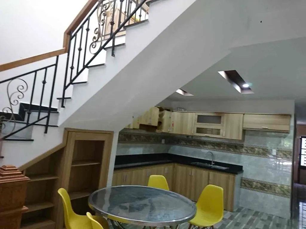 Nhà 2 tầng LÂM QUANG THỰ, cách biển 100m.