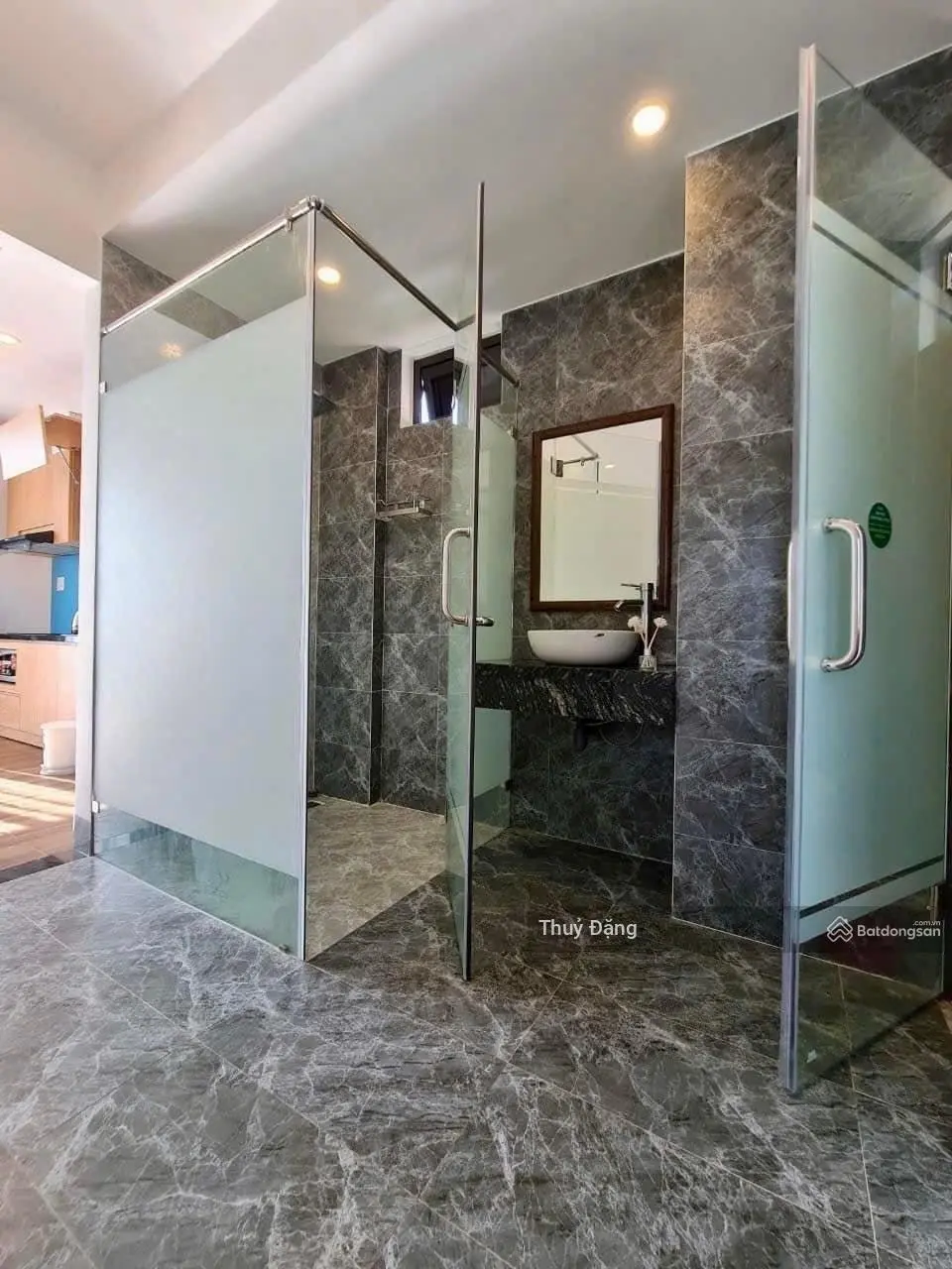 Bán nhanh toà căn hộ 9 tầng 14 phòng Doanh Thu hơn 1.2 tỷ/năm đường Cao Bá Quát- Gần sát Cầu Rồng