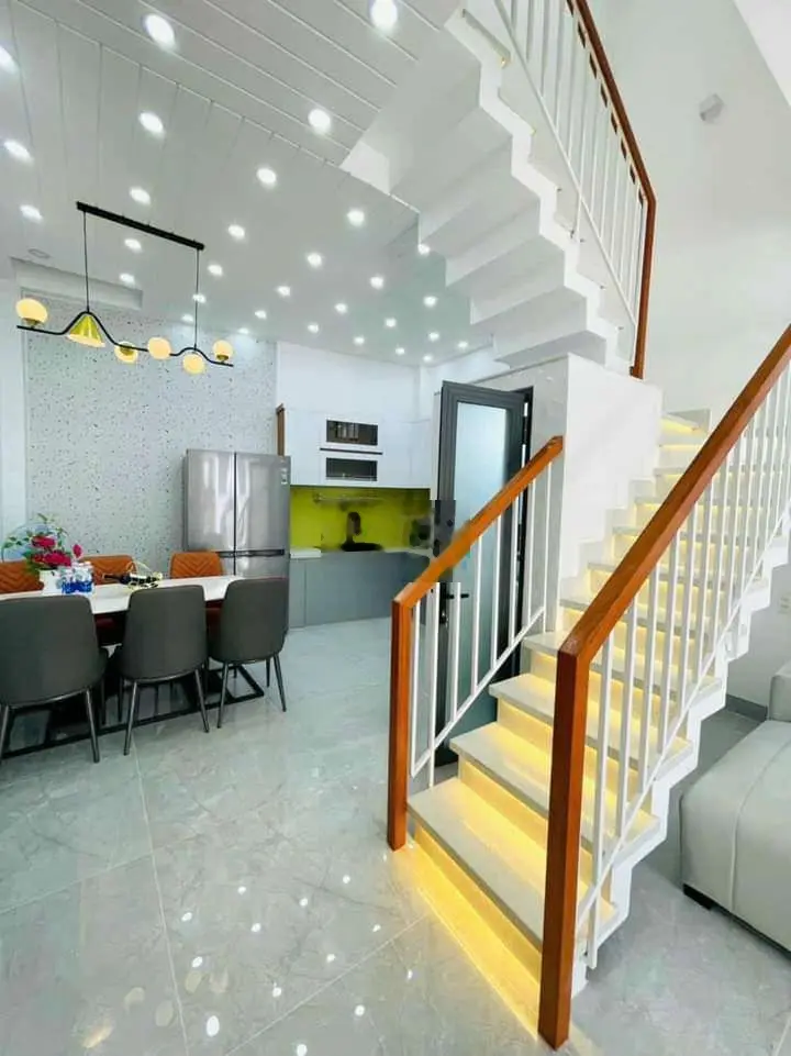 Kẹt tiền bán gấp nhà đường Kỳ Đồng, Quận 3. Giá 2tỷ650, hẻm ô tô,1 sẹc
