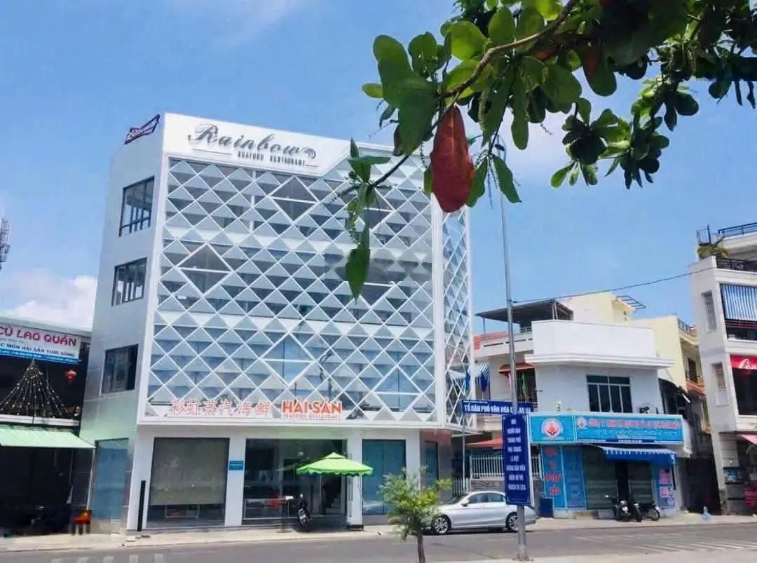 Nhà phố 4 tầng góc 3 mặt tiền, view biển Trần Phú. Vị trí kim cương tại Nha Trang