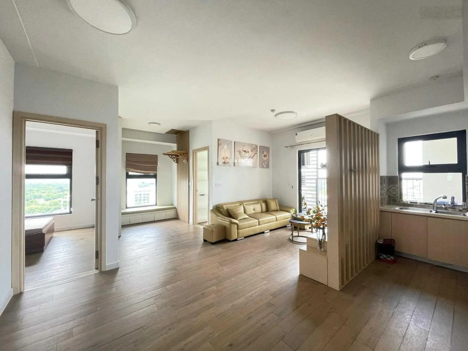 Bán gấp căn 2 phòng ngủ góc 65m2, giá 2,68 tỷ
