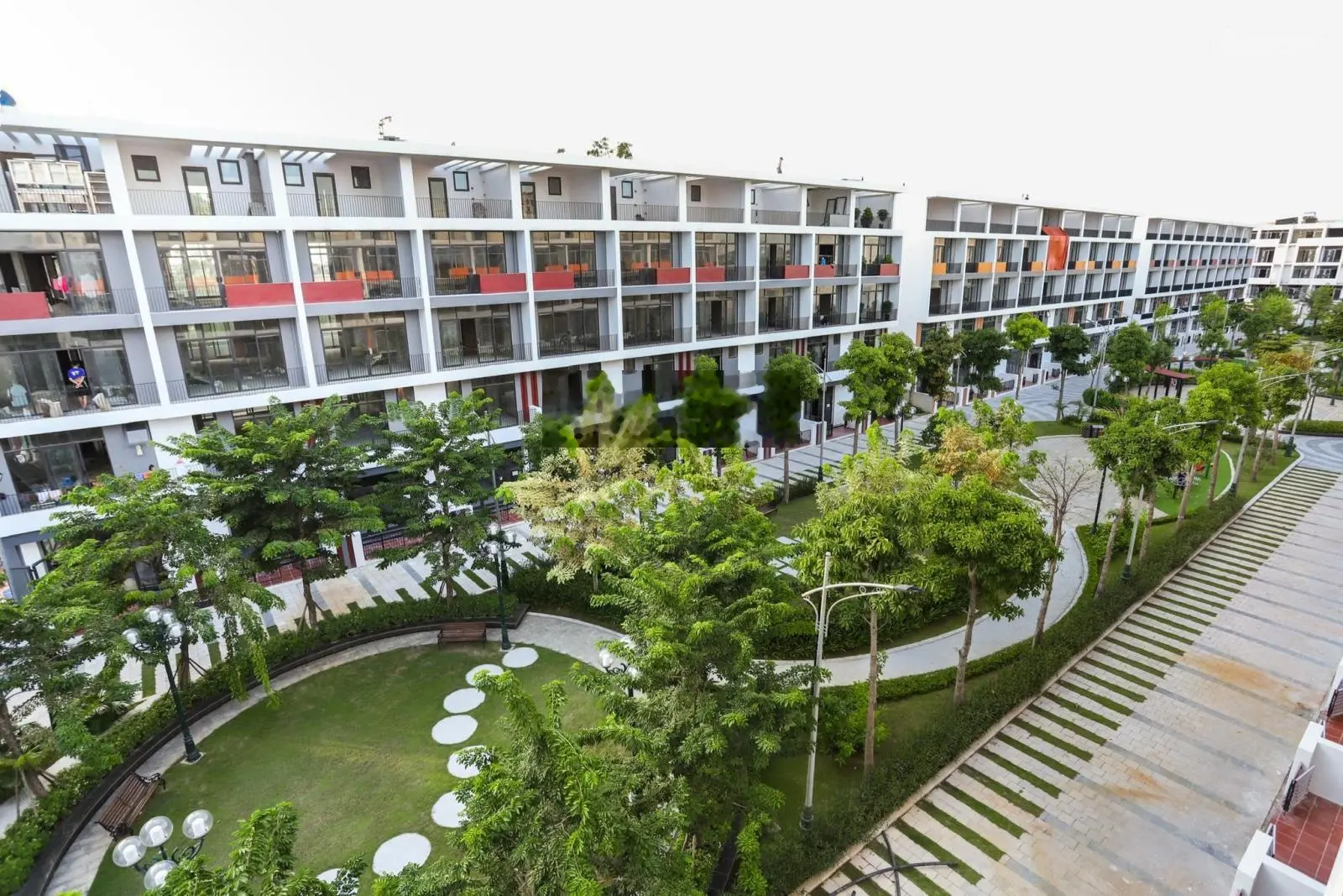 32 Tỷ có căn góc 150m2, 560m2 sử dụng, mặt tiền 5 mét, mặt phố Đức Giang rộng 20 mét. 0919185809