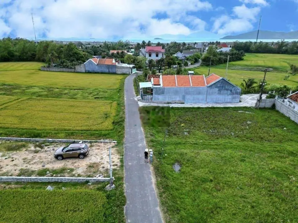 Đất đường liên thôn xã vạn khánh gần biển và đường Nguyễn Huệ