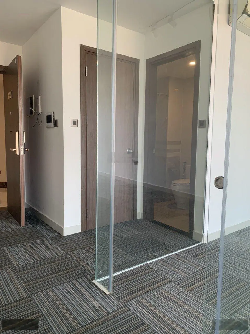 Cần bán office - tel 43m2 Saigon Royal Residences view Bitexco và sông SG giá rẻ. LH: 0909 024 ***