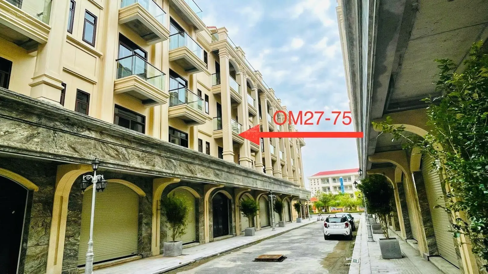 Không thể tin nổi - nhà phố 5 tầng hiện hữu, nằm tại vị trí Gần Quốc Lộ 1 A - sổ đỏ lâu dài
