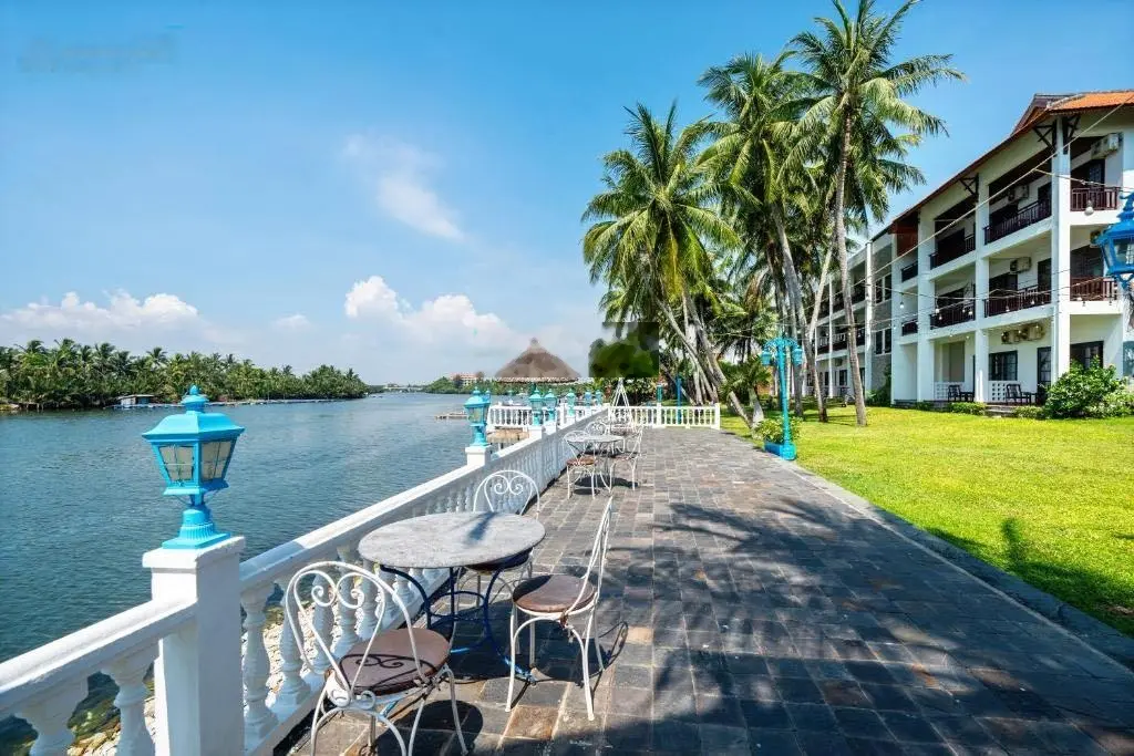 Bán gấp resort 4 sao view biển Cửa Đại 210 tỷ - 5.162m2 ngang 50m vị trí cực đẹp