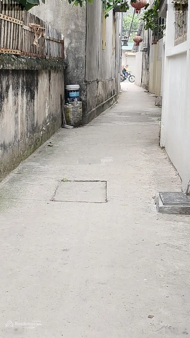 Cần bán gấp, DT 33m2 nhà 5 tầng giá sốc 2tỷ25 Tả Thanh Oai, 0965494089