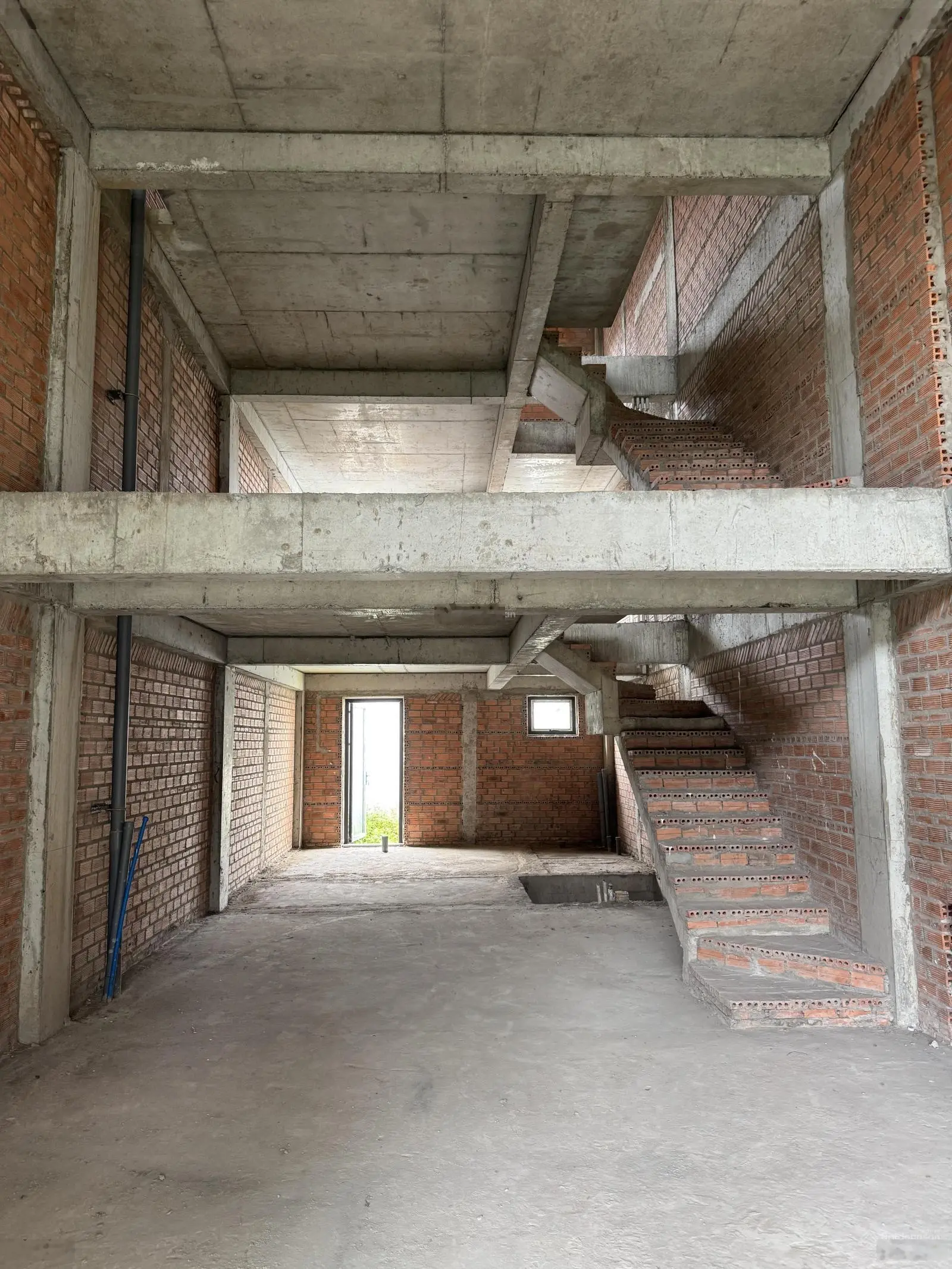 Bán nhà Mặt Phố 400m2, ngay Chợ truyền thống (Chợ An Sương), mới xây 5 tầng, thiết kế rất hiện đại