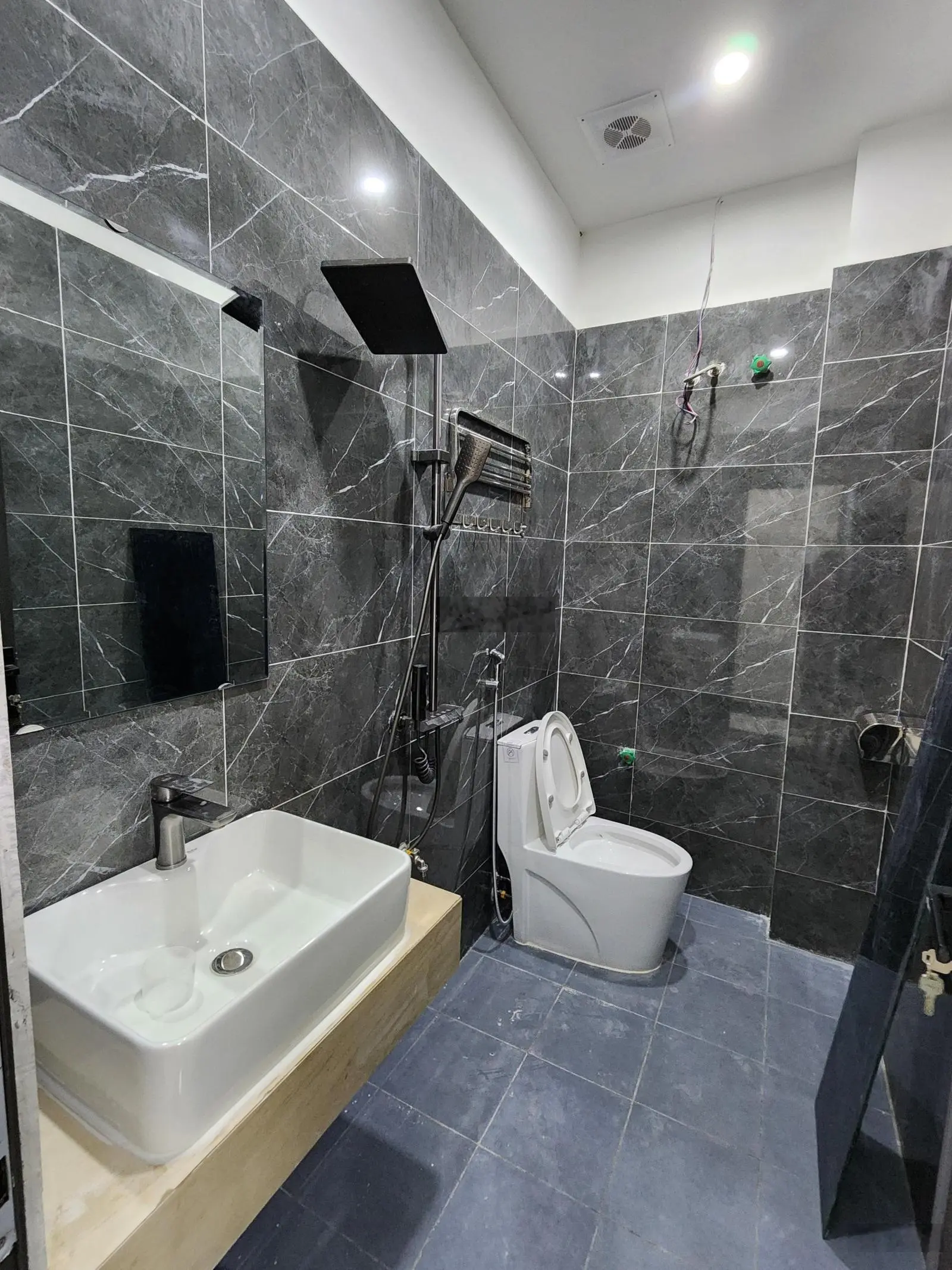 Chị gái nhờ bán hộ nhà mới 30m2, 5 tầng, mặt tiền 4m. Nam Từ Liêm