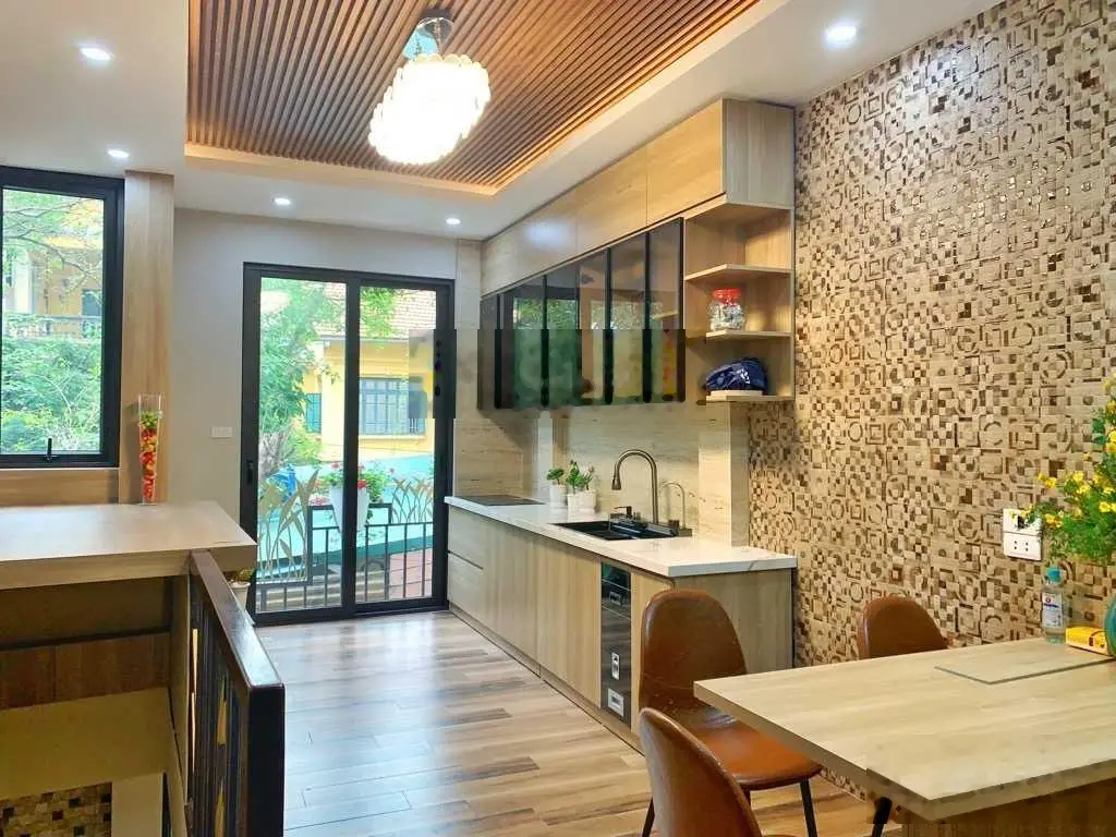 Bán nhà tại Nguyễn Văn Cừ, Long Biên. Diện tích 48m2, giá 7,5 tỷ