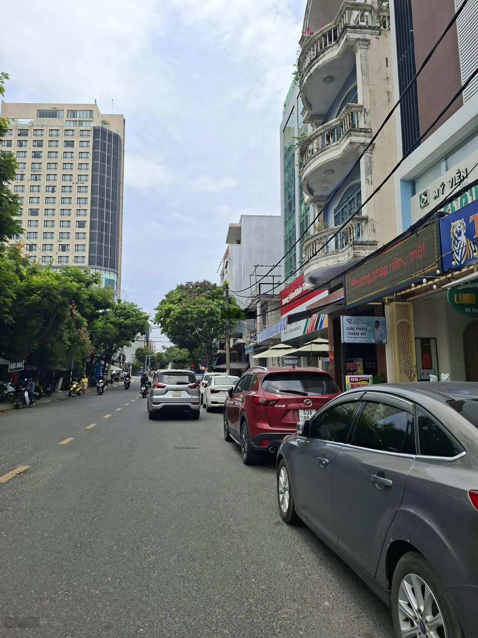 Chính chủ Bán nhà ngay ngã 4 đèn đỏ - Bề Ngang 6,2m 3 tầng cho thuê 30 triệu/tháng ổn định