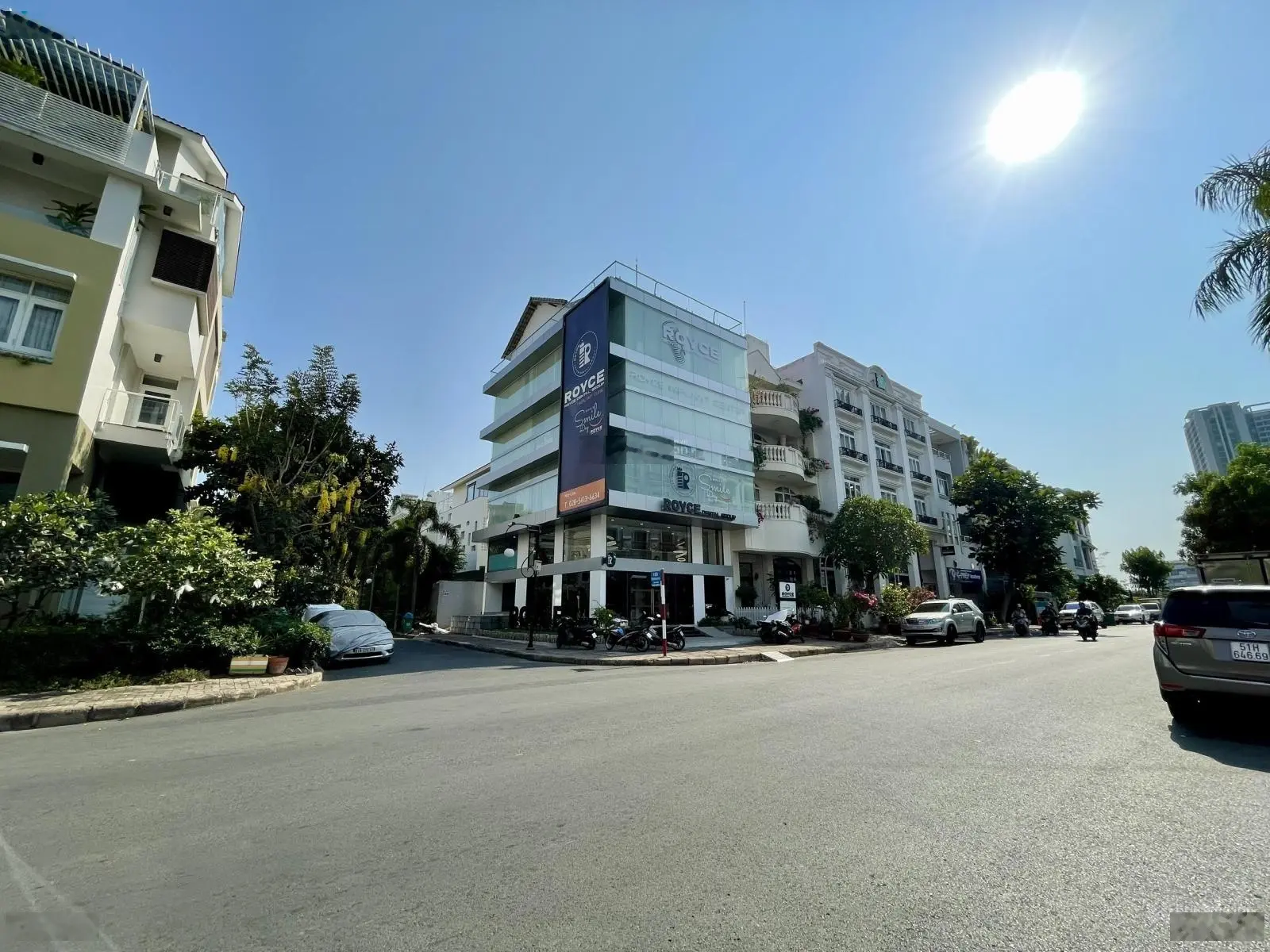 Siêu tốt bán nhà biệt thự góc 2 mặt tiền đường phạm thái bường phú mỹ hưng quận 7, 120 tỷ, 285m2
