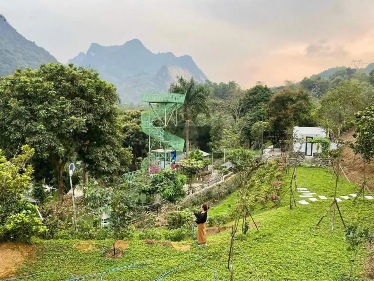 Cần chuyển nhượng khu retreat nghỉ dưỡng trong lòng TP Hoà Bình, 10,527m2, 14 tỷ