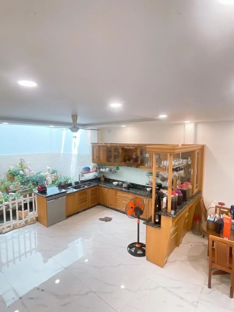 Nhà đẹp 6.8x28m, 3 tầng. Vị trí cực đẹp, toàn biệt thự. Cần bán nhanh