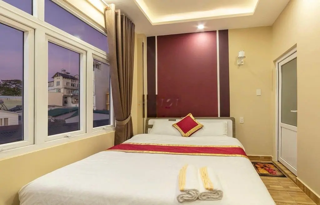 Khách sạn KQH cách chợ Đà Lạt 1km 6 tầng 12 phòng kinh doanh