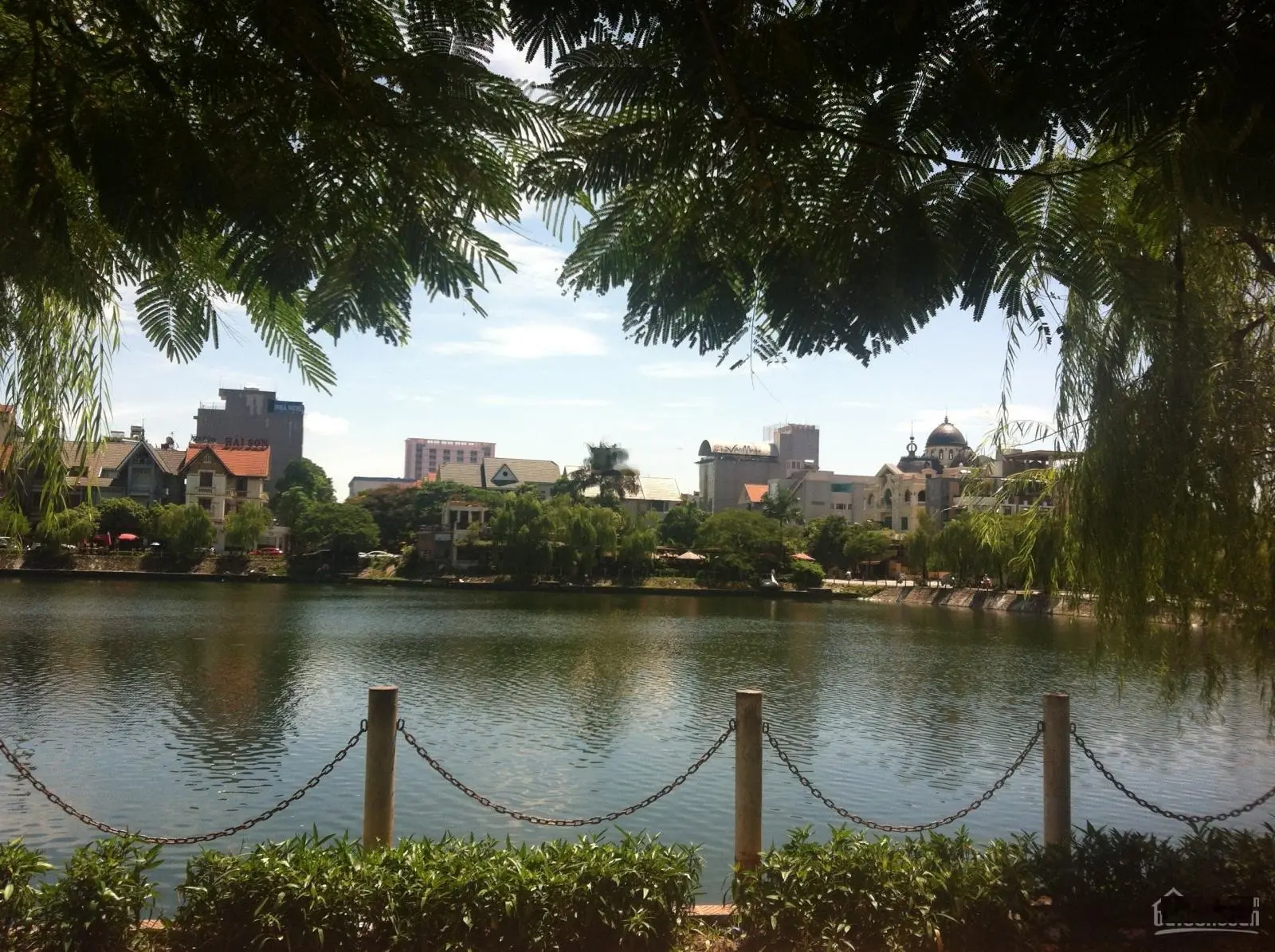 Bán biệt thự Văn Quán, view vườn hoa, sát sân bóng, gần nhà hàng 196m2, 33 tỷ có TL 0903 491 ***