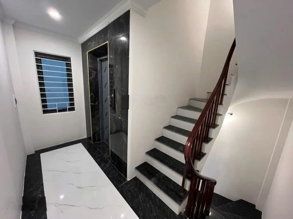 Siêu hot phố Thạch Bàn- lô góc- ô tô ngủ trong nhà- 52m2- 6T- thang máy- ngõ thông các ngả- 8,6 tỷ