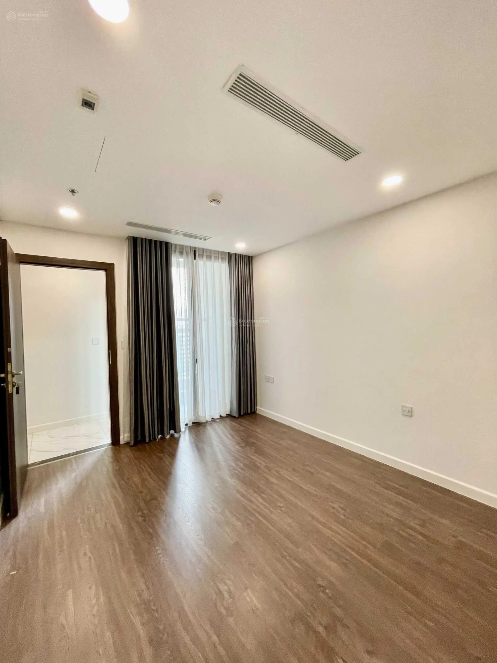Bán gấp giá lỗ căn 3 phòng ngủ 3WC Sunshine Sky City. Giá: 5.3 tỷ. Nội thất chủ đầu tư mới 100%