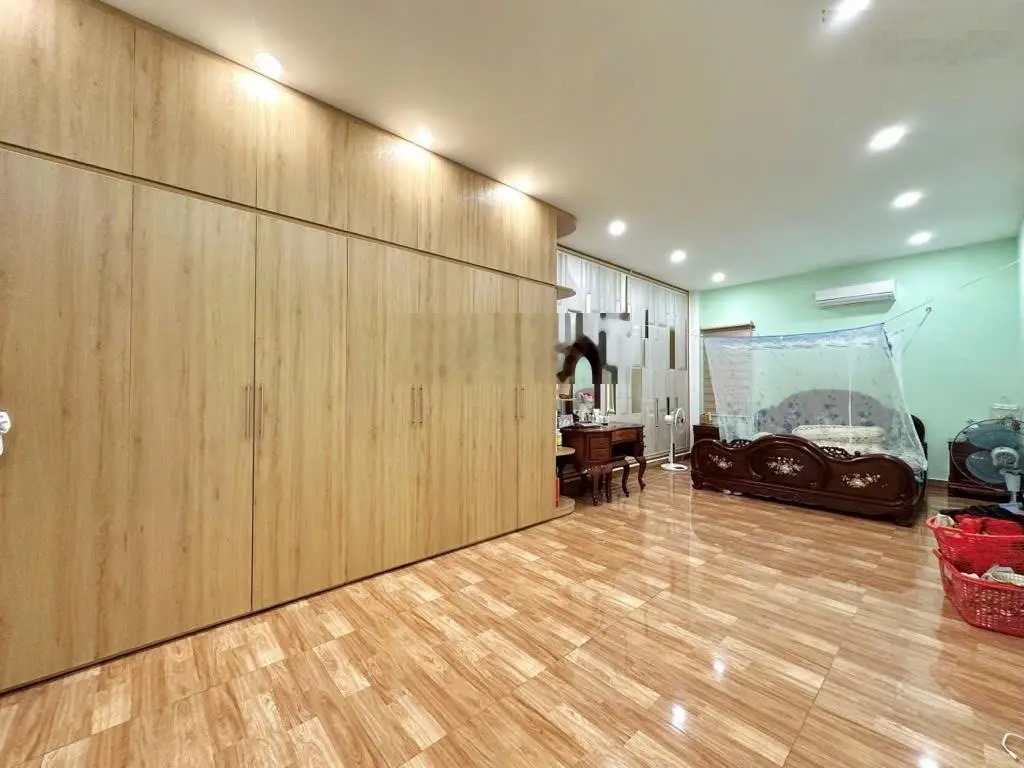 1 căn nhà với diện tích siêu rộng, vị trí trung tâm, cao tầng, thông số vàng mà giá chỉ 55 triệu/m2