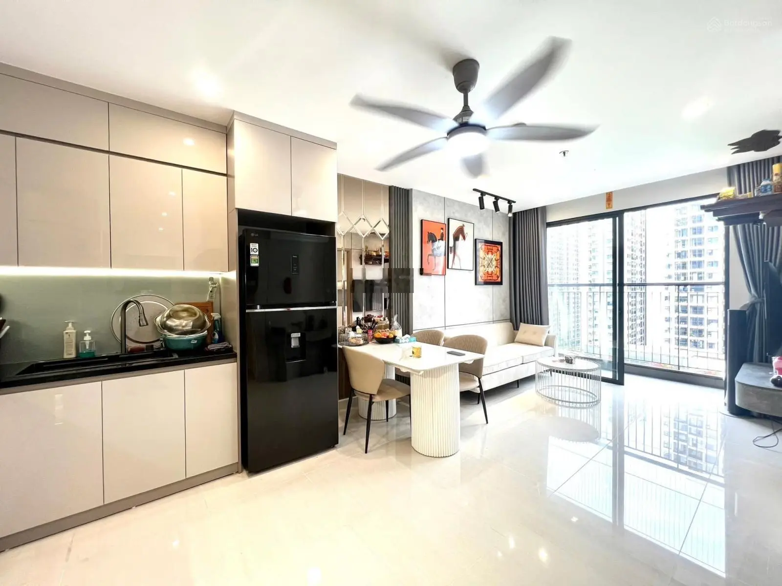 Bán nhanh căn hộ 2PN2VS The Pavilion 2 tầng hầm để xe 62m2 Chỉ với 3,15 tỷ tại Vinhomes Ocean Park