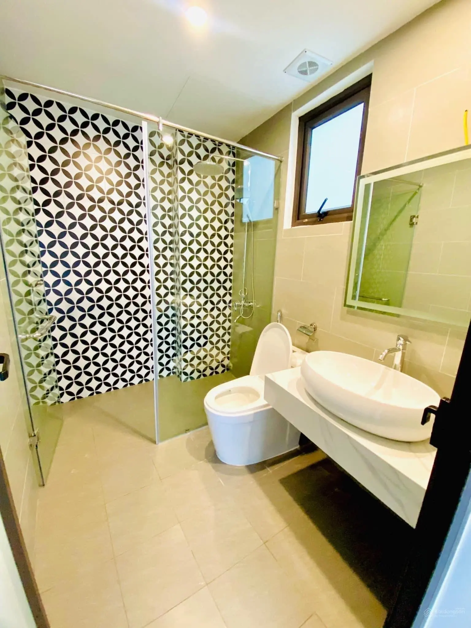 Bán nhà phố Tôn Đức Thắng quận Đống Đa, 40m2, thang máy, 5 tầng, lô góc, giá 8.2 tỷ