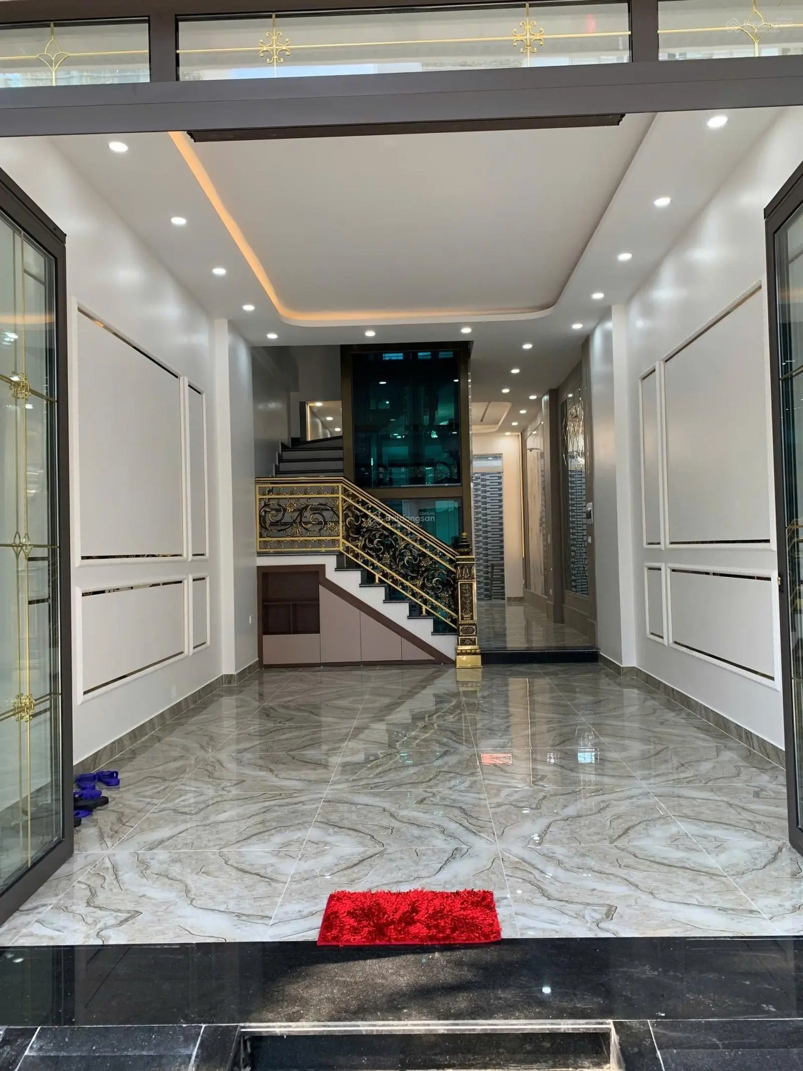 Bán nhà 5 tầng khu phân lô tuyến 2 Lê Hồng Phong ngay ủy ban quận Hải An. Diện tích: 60m2