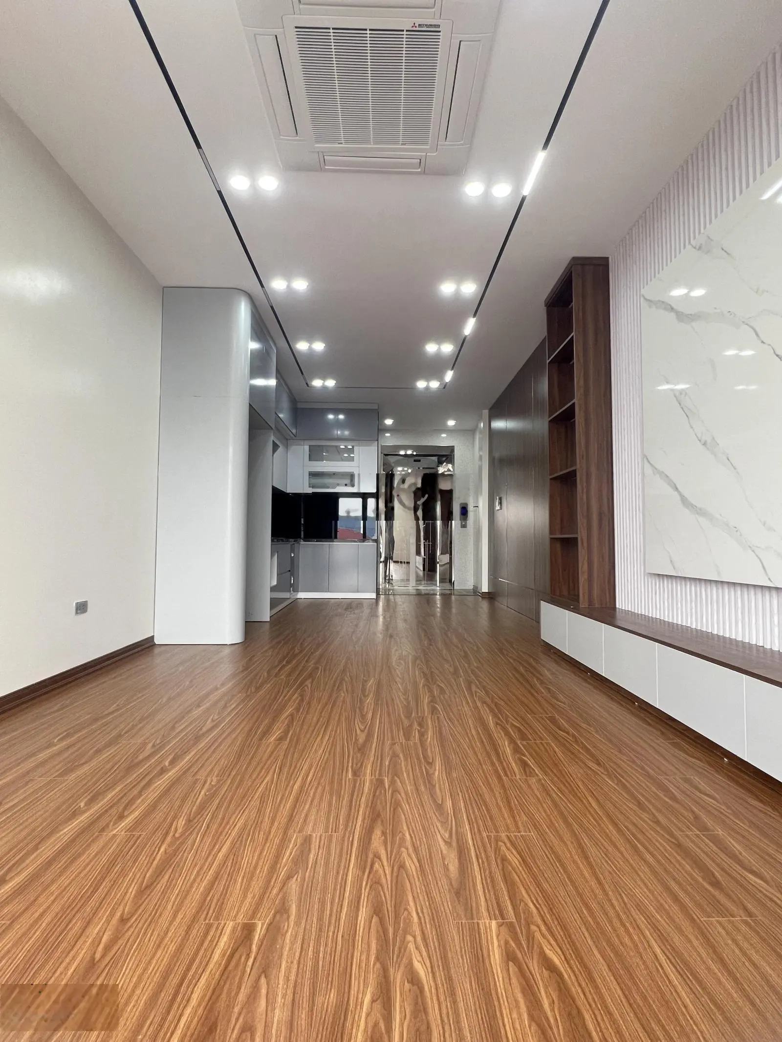 Bán nhà riêng đường Nguyễn Văn Cừ giá 10,3 tỷ 45m2, 6 tầng thang máy