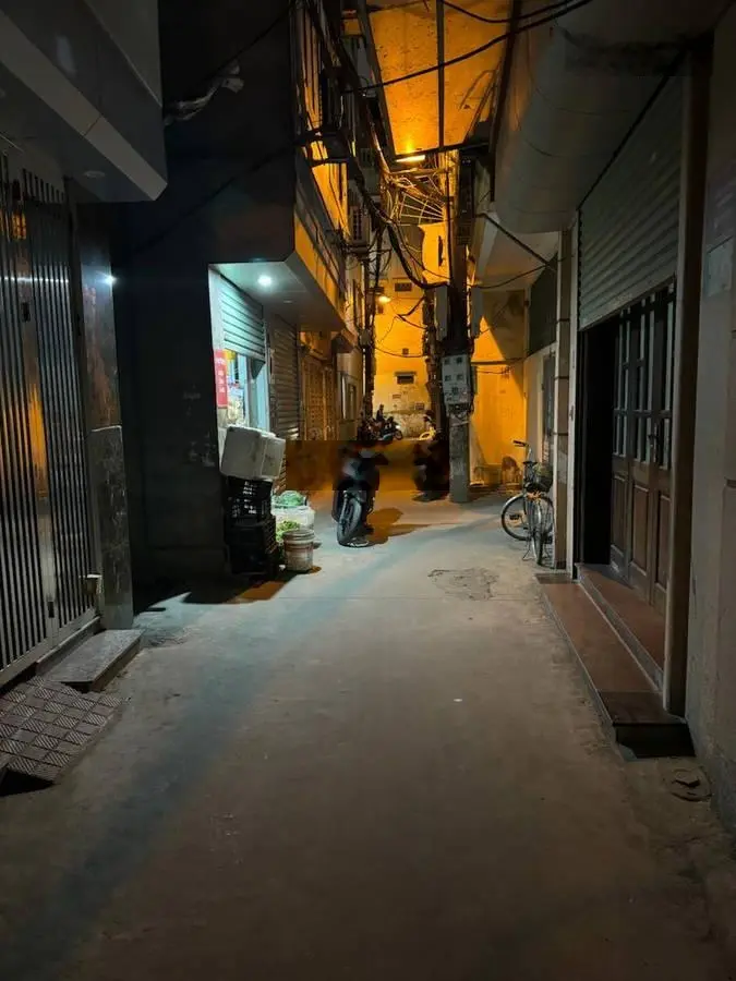 Chính chủ bán nhà phố Quan Hoa,Cầu Giấy DT 32m2 MT: 3,3m nhà 5 tầng mới koong full nội thất gần phố