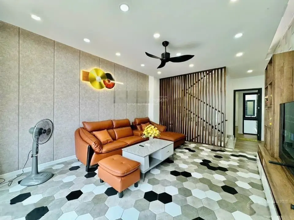 Kẹt tiền bán gấp nhà phía sau Vincom Cộng Hoà, Nguyễn Thái Bình, Tân Bình. Giá 3,45 tỷ. 0906 963 ***