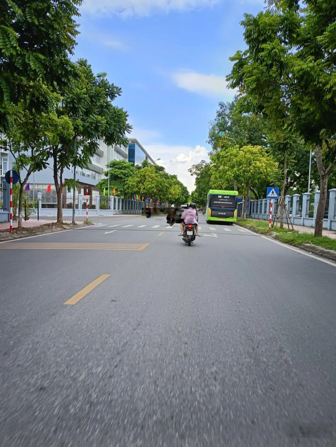 MẶT PHỐ- VỊ TRÍ ĐẮC ĐỊA- ĐƯỜNG TRẢI NHỰA- CÓ VỈA HÈ- 92 M- CẦU BÂY