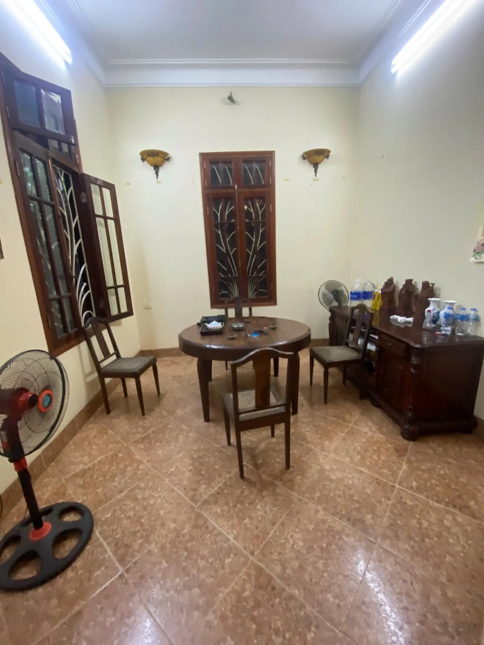 Hàng hot! bán nhà 120m2, 38 tỷ tại đường nguyễn khang, 8 pn, 4 wc, 3 tầng