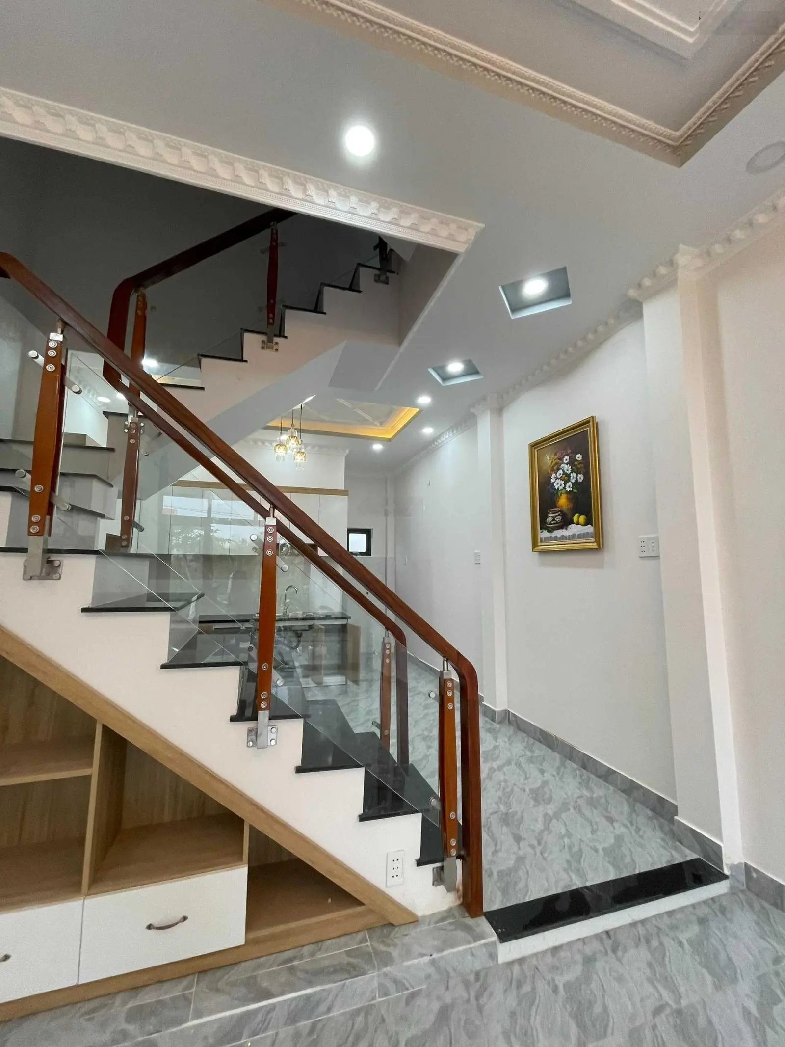 Kẹt tiền bán gấp nhà xây mới 2 lầu Lê Văn Lương